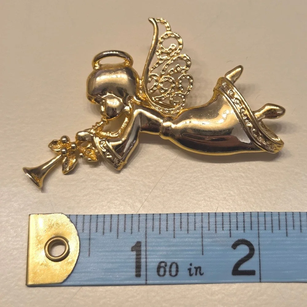 Vintage Unsigned Gold Tone Angel Cherub Trumpet Pin Brooch Hark Herald - Picture 2 of 3